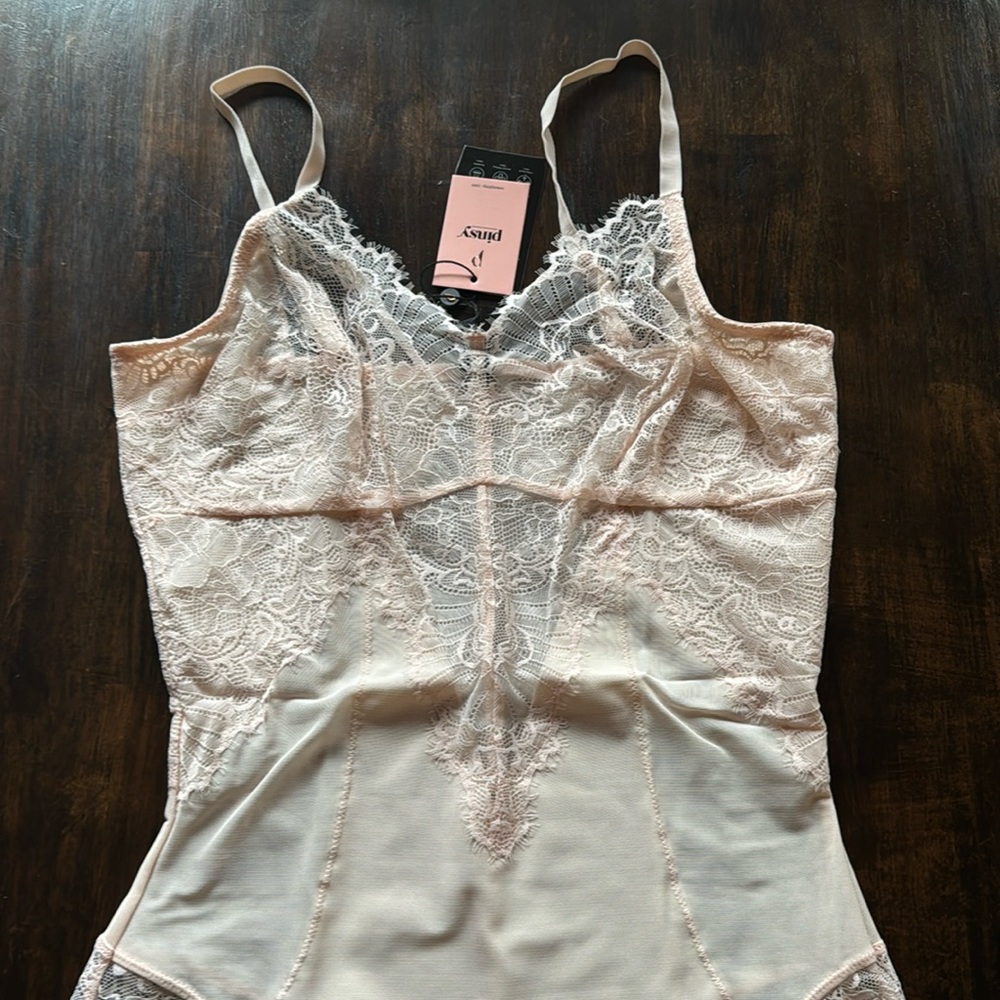 Pinsy Smoothing Lace Shapwear Bodysuit NWT